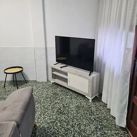 Casa Dos Pisos Con Terraza *