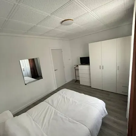 Casa Dos Pisos Con Terraza * Perello (Valencia)