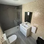 Casa Dos Pisos Con Terraza *