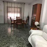 Casa Dos Pisos Con Terraza بيت للعطل *