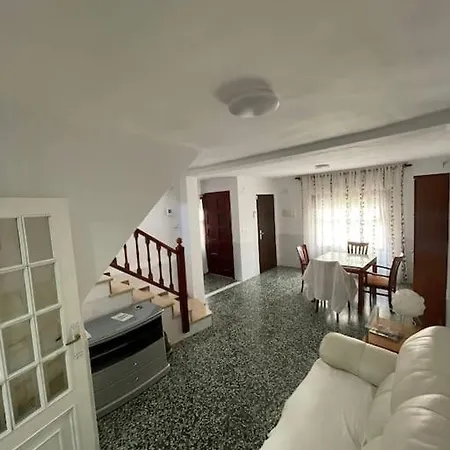 Casa Dos Pisos Con Terraza بيت للعطل *