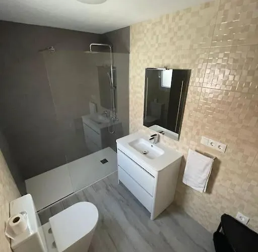 Casa Dos Pisos Con Terraza *