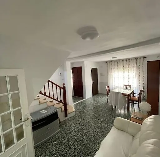 Casa Dos Pisos Con Terraza Vakantiehuis *